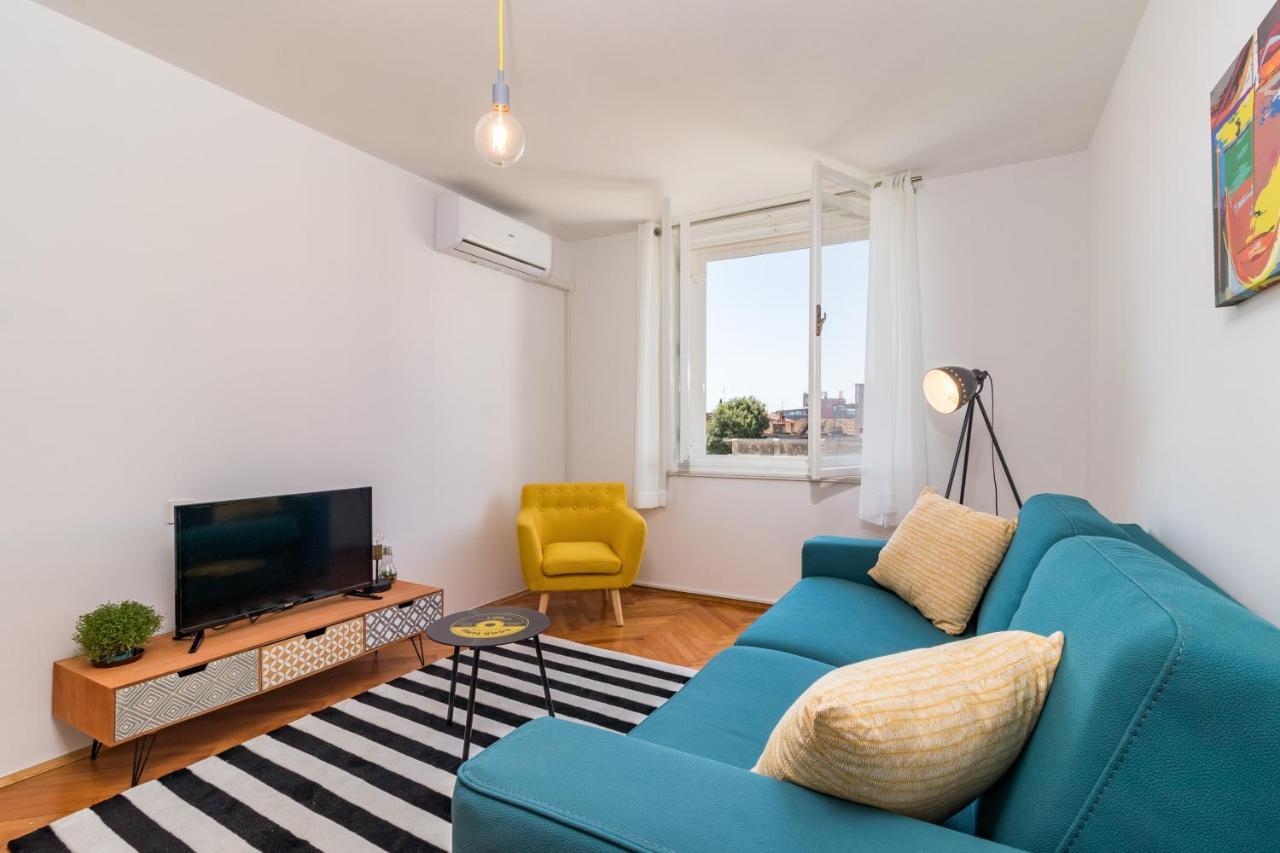 Quirky Apartment Arena With Parking PUY Eksteriør bilde