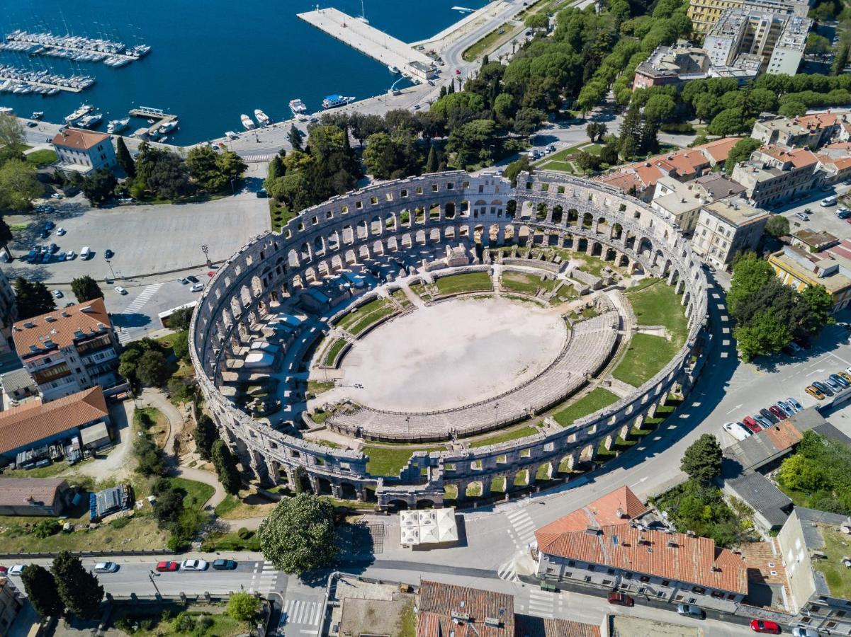 Quirky Apartment Arena With Parking PUY Eksteriør bilde