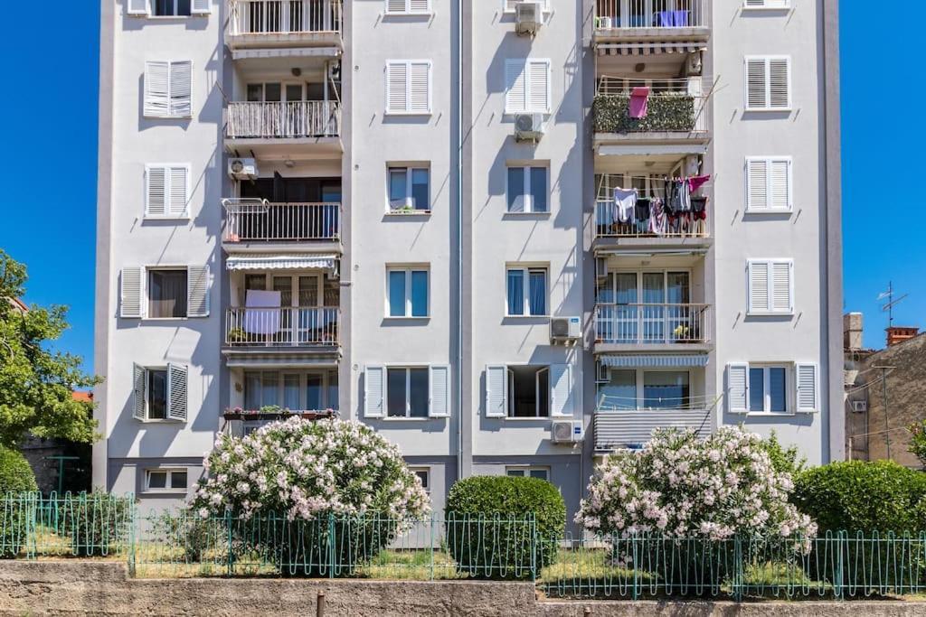Quirky Apartment Arena With Parking PUY Eksteriør bilde